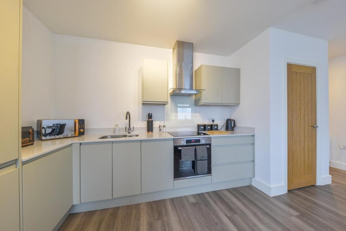 Apartment Luxury One Bedroom By Short Lets & Serviced With Free Parking St Albans