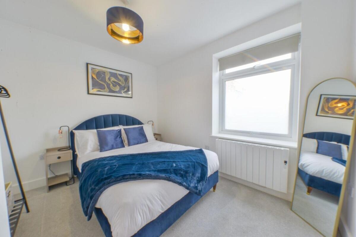 Luxury One Bedroom By Short Lets & Serviced With Free Parking Apartment St Albans